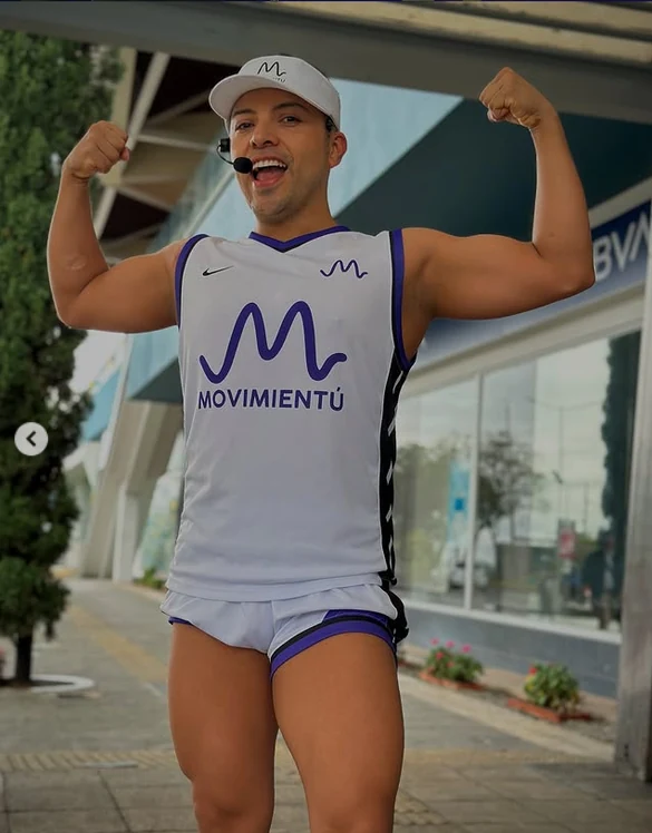 Instructor con el uniforme de MOVIMIENTÚ